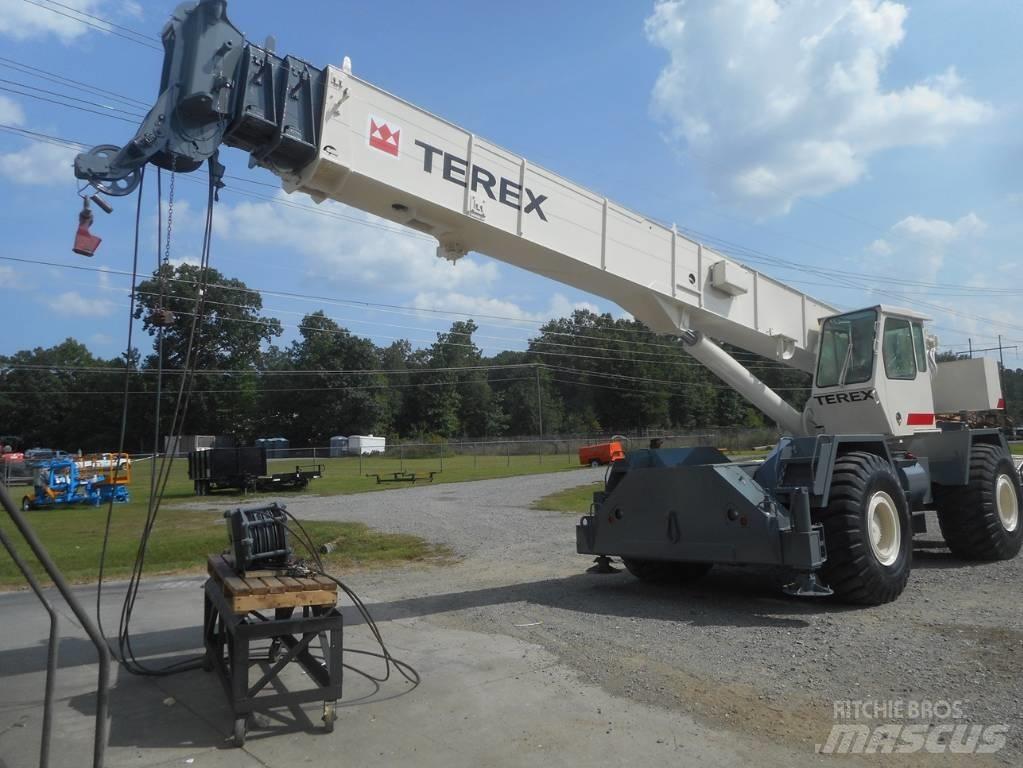 Terex RT 450 Celtņi nelīdzenām virsmām