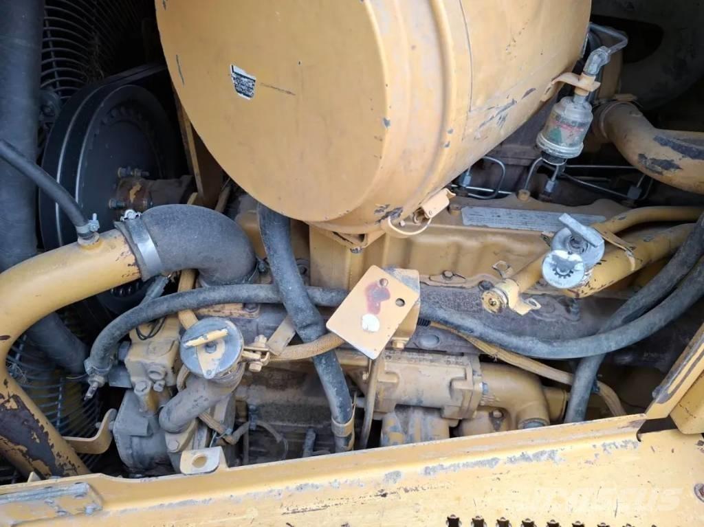 CAT D 6 R Kāpurķēžu buldozeri