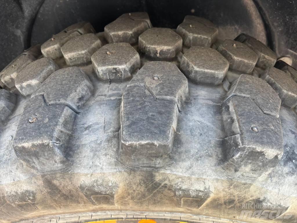 Komatsu WA 100 M-8E0 Iekrāvēji uz riteņiem
