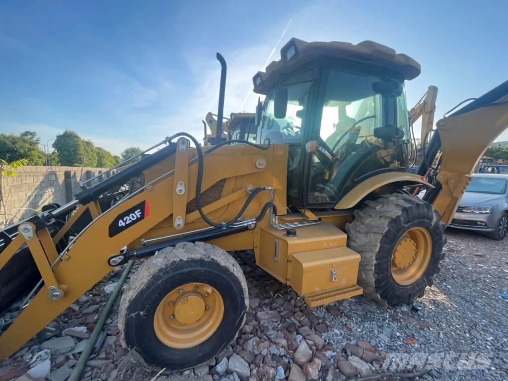 CAT 420F Ekskavatori-iekrāvēji