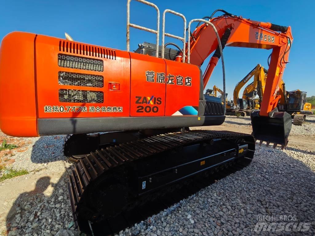 Hitachi ZX 200 Kāpurķēžu ekskavatori
