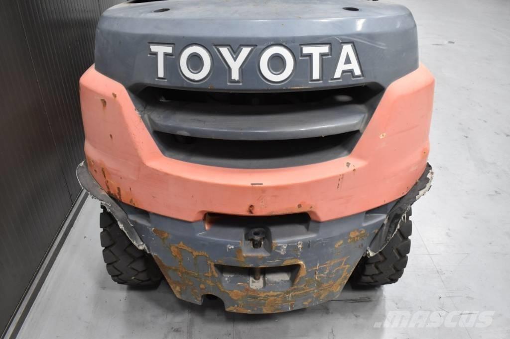 Toyota 40-8FD35N Tehnika ar dīzeļa dzinēju