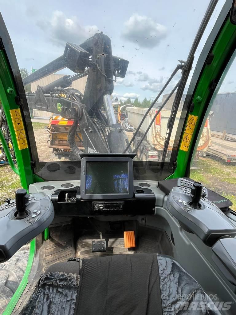 John Deere 1070E Harvesteri