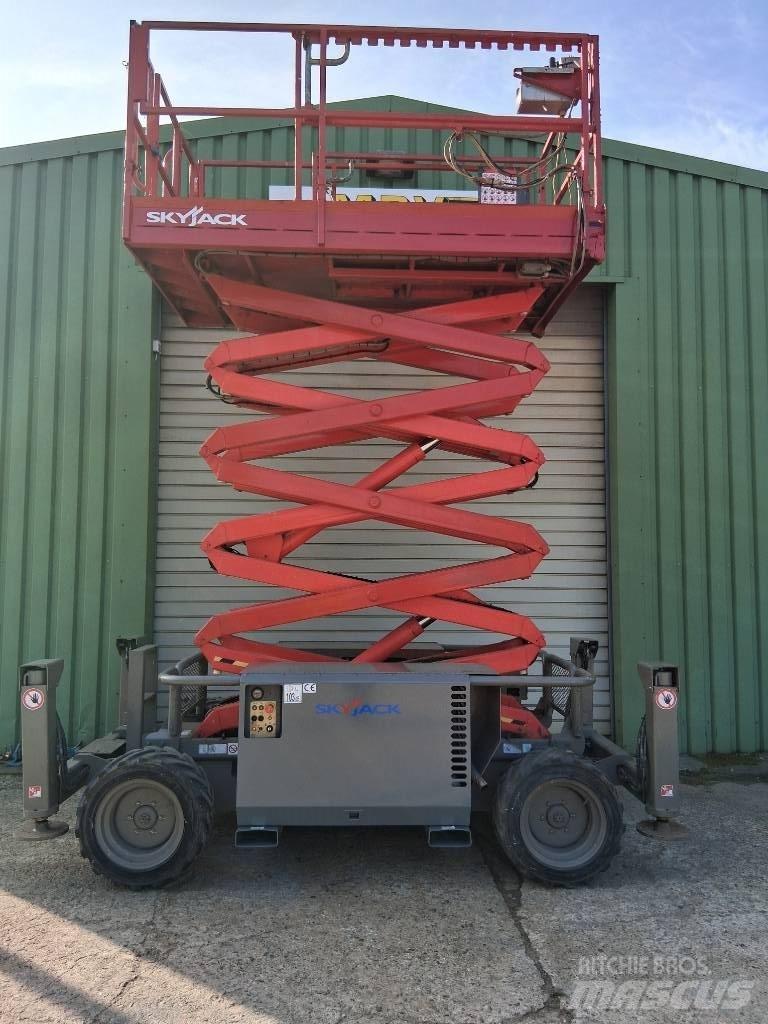 SkyJack SJ 6832 RT Šķerveida pacēlāji