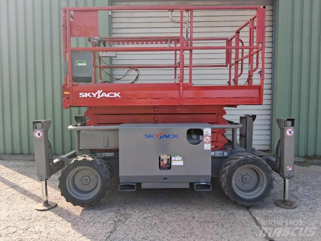 SkyJack SJ 6832 RT Šķerveida pacēlāji