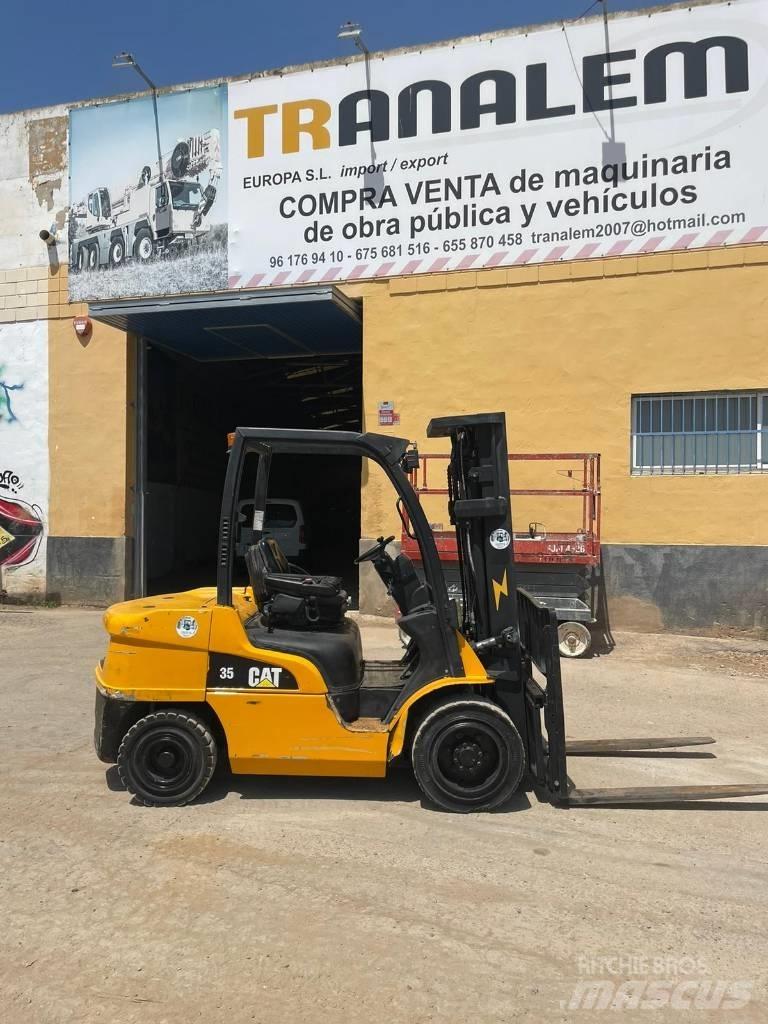 CAT 35 Tehnika ar dīzeļa dzinēju