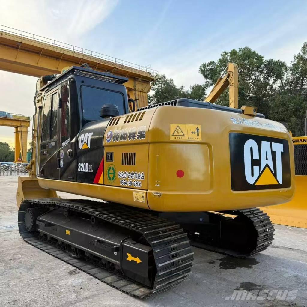 CAT 320D2 Vidēja lieluma ekskavatori 7 t - 12 t