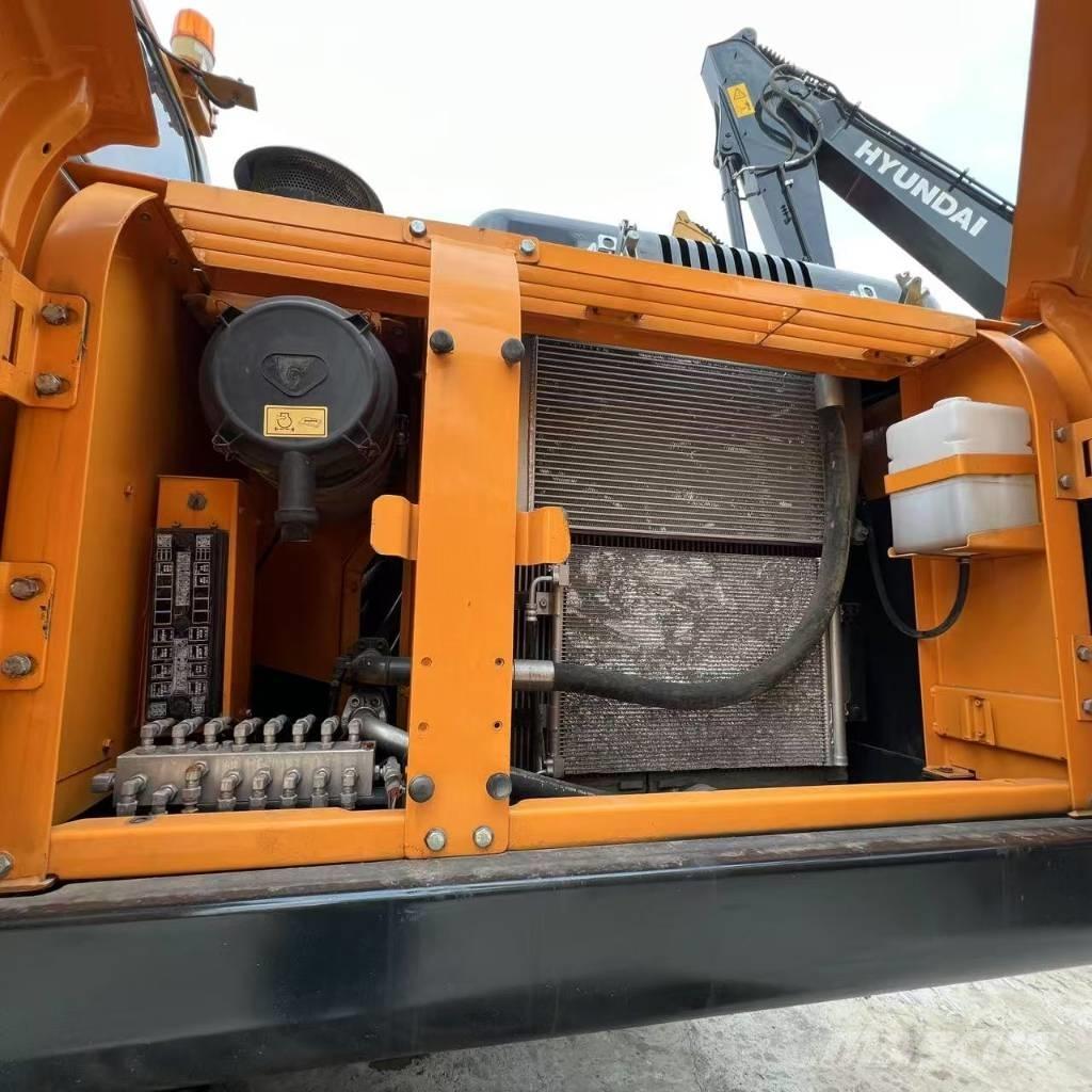 Hyundai R220LC-9S Vidēja lieluma ekskavatori 7 t - 12 t