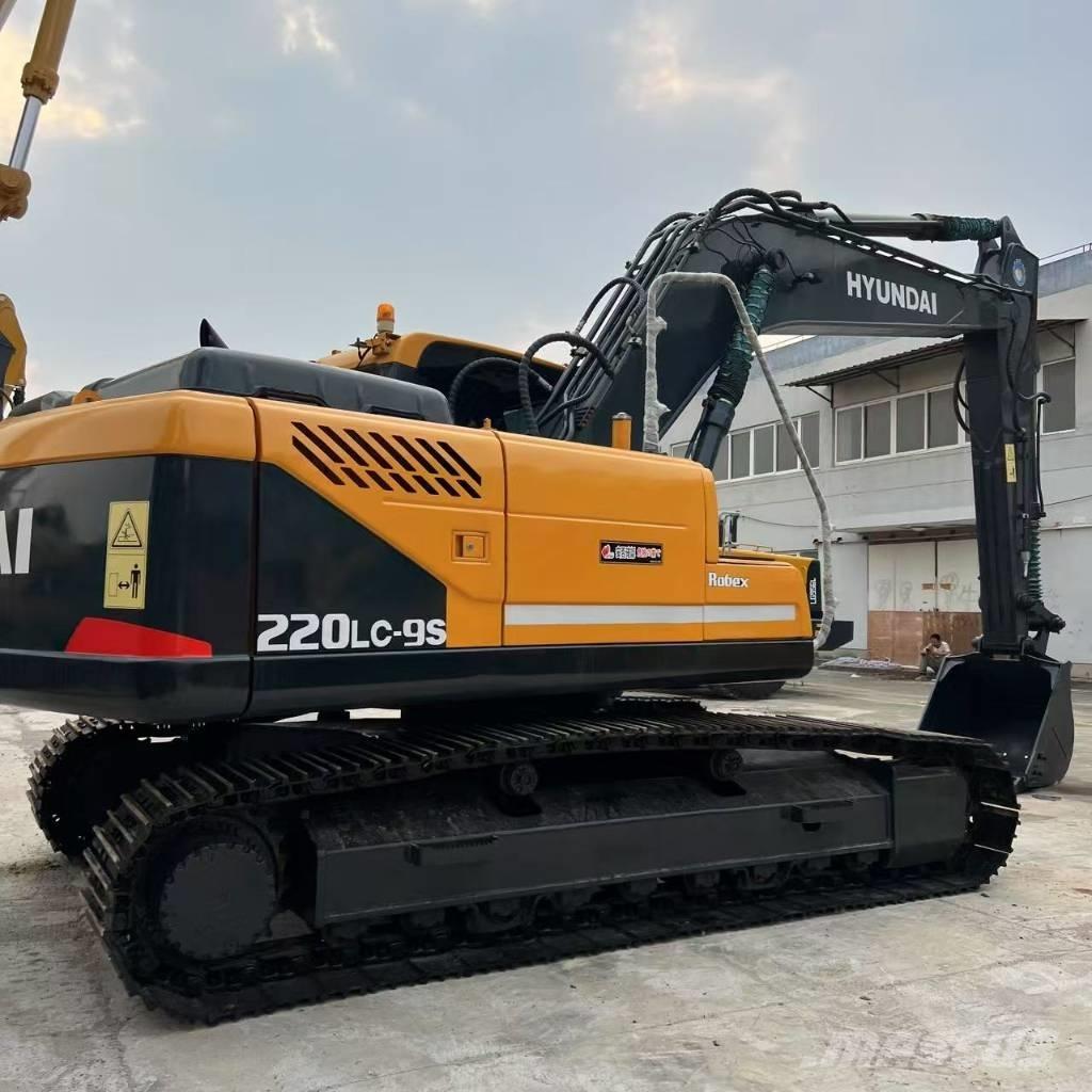 Hyundai R220LC-9S Vidēja lieluma ekskavatori 7 t - 12 t
