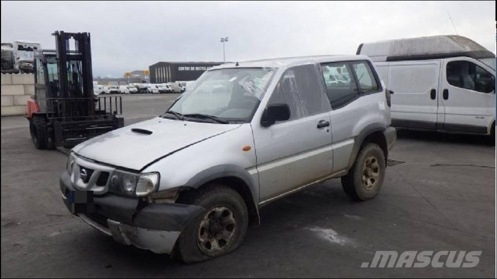 Nissan Terrano II Automašīnas