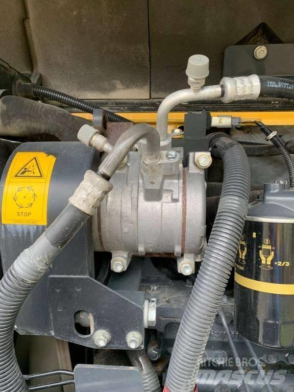 Komatsu PC88MR-8 Kāpurķēžu ekskavatori