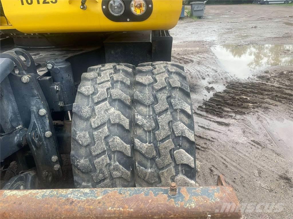 Komatsu PW148-10 Ekskavatori uz riteņiem