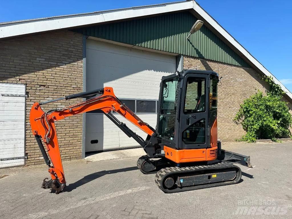 Hitachi ZX26U-6CR Mini ekskavatori < 7 t
