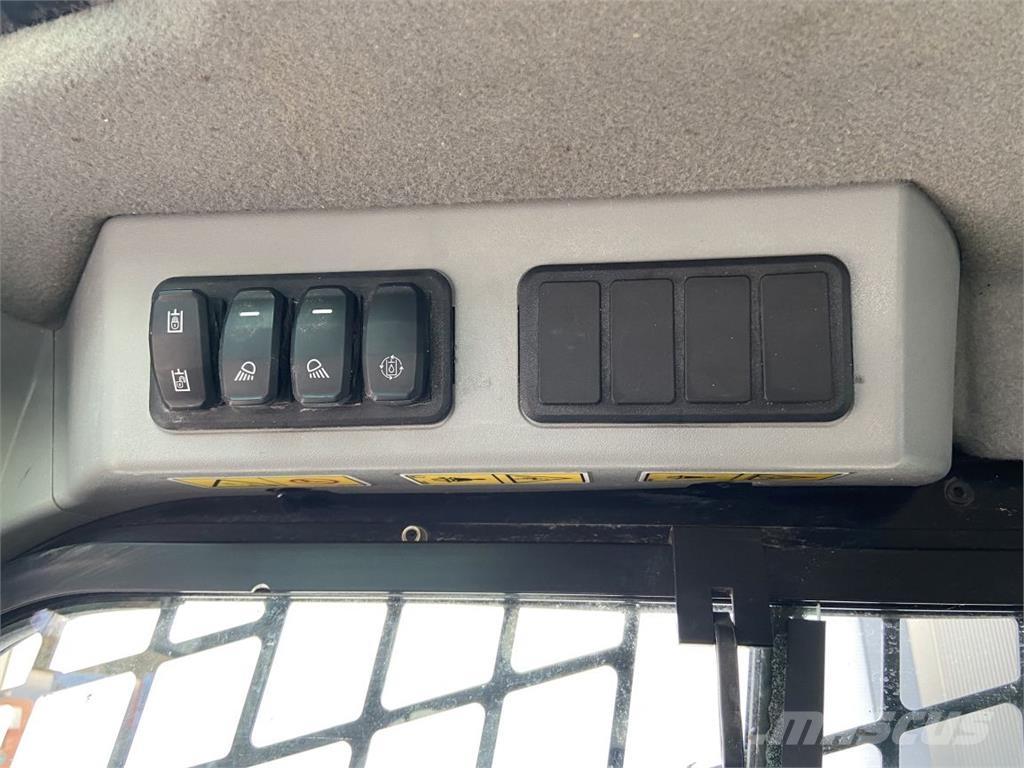 CAT 226 D3 (5867) Lietoti riteņu kompaktiekrāvēji