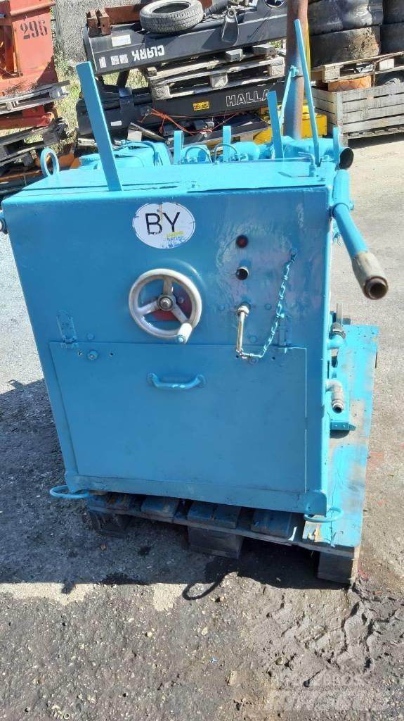 Hanix 32 HP Būvniecība- Citi