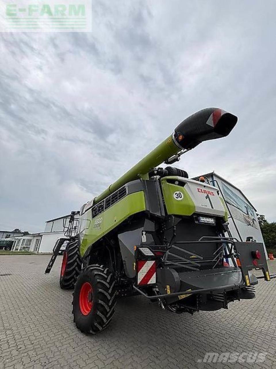 CLAAS lexion 6800 Ražas novākšanas kombaini
