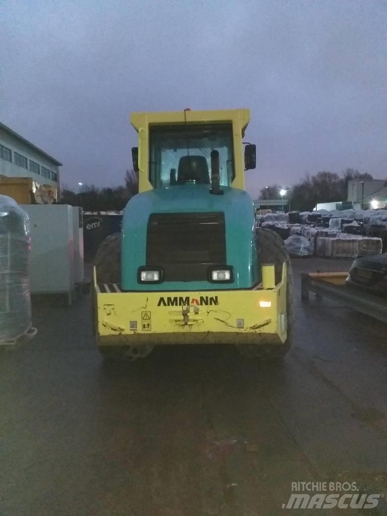 Ammann ASC 130 Divvalču grunts veltņi