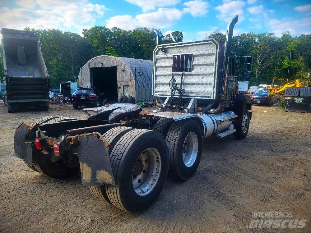 Mack CH 613 Vilcēji