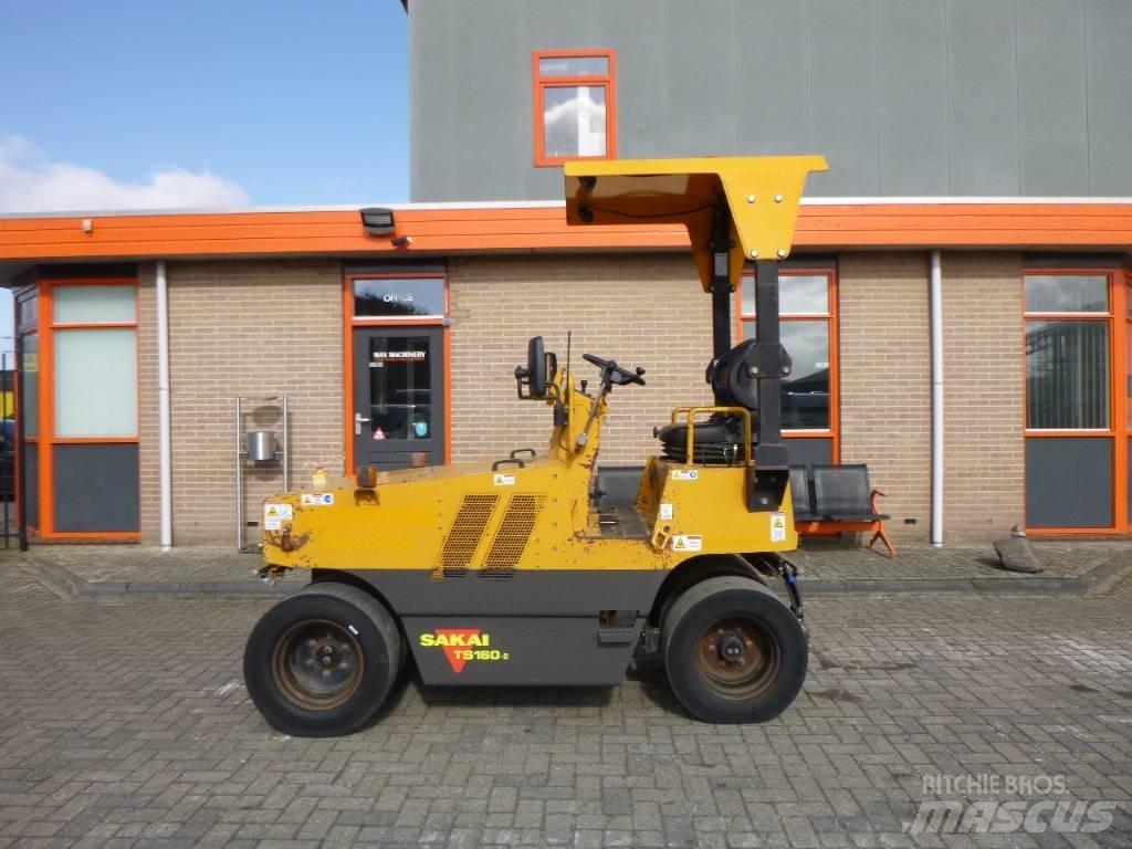Sakai TS 160 Pneimatiskie veltņi