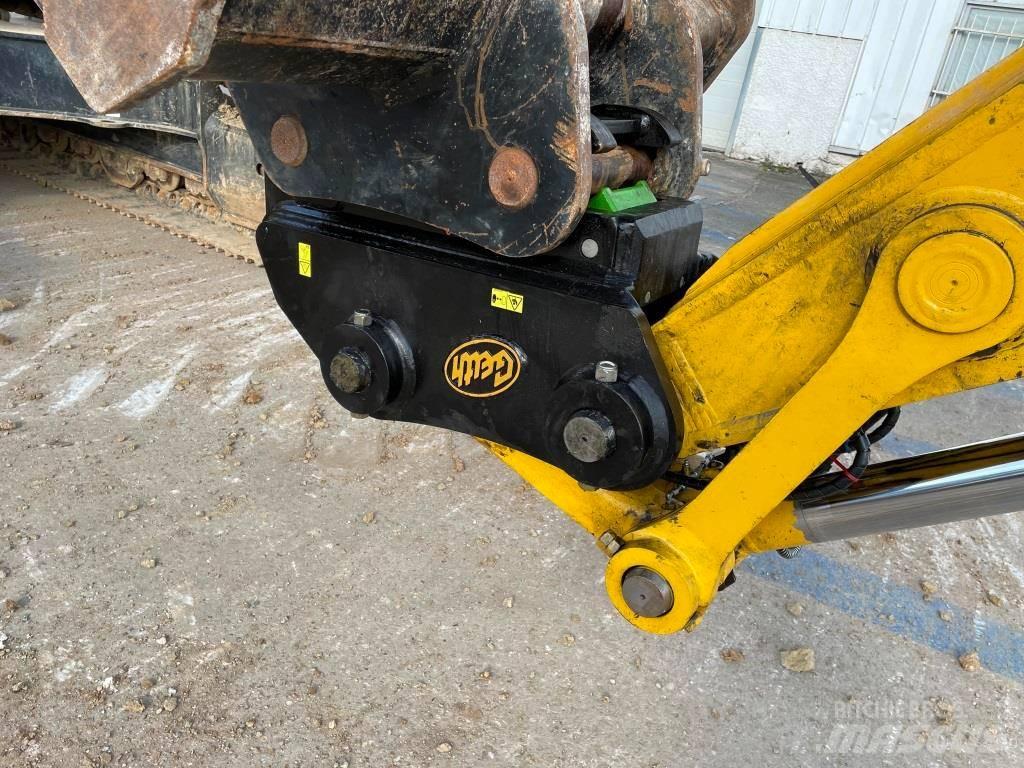 Komatsu PC240LC-11E0 Kāpurķēžu ekskavatori
