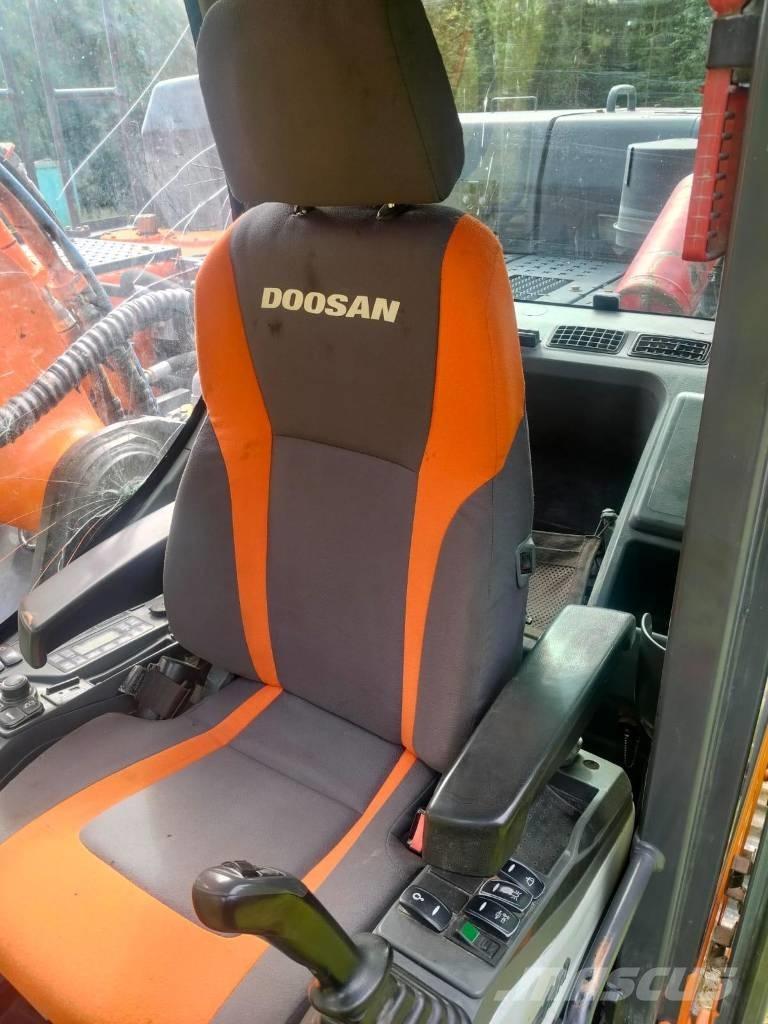 Doosan DX 300 LC Kāpurķēžu ekskavatori