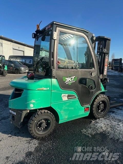 Mitsubishi FD25N3 Tehnika ar dīzeļa dzinēju