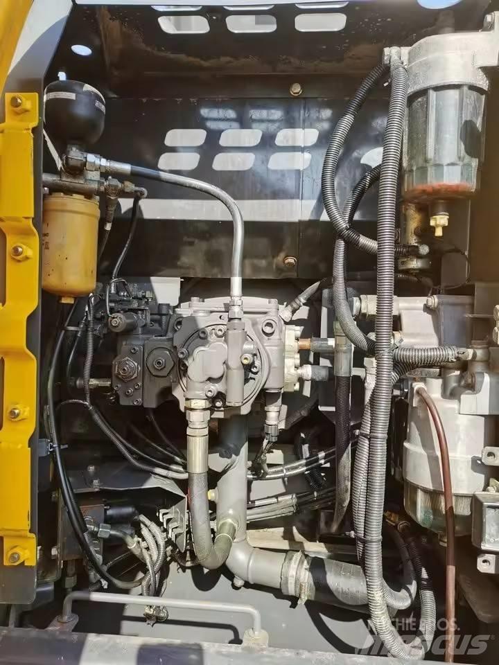 Sumitomo SH130-6 Kāpurķēžu ekskavatori