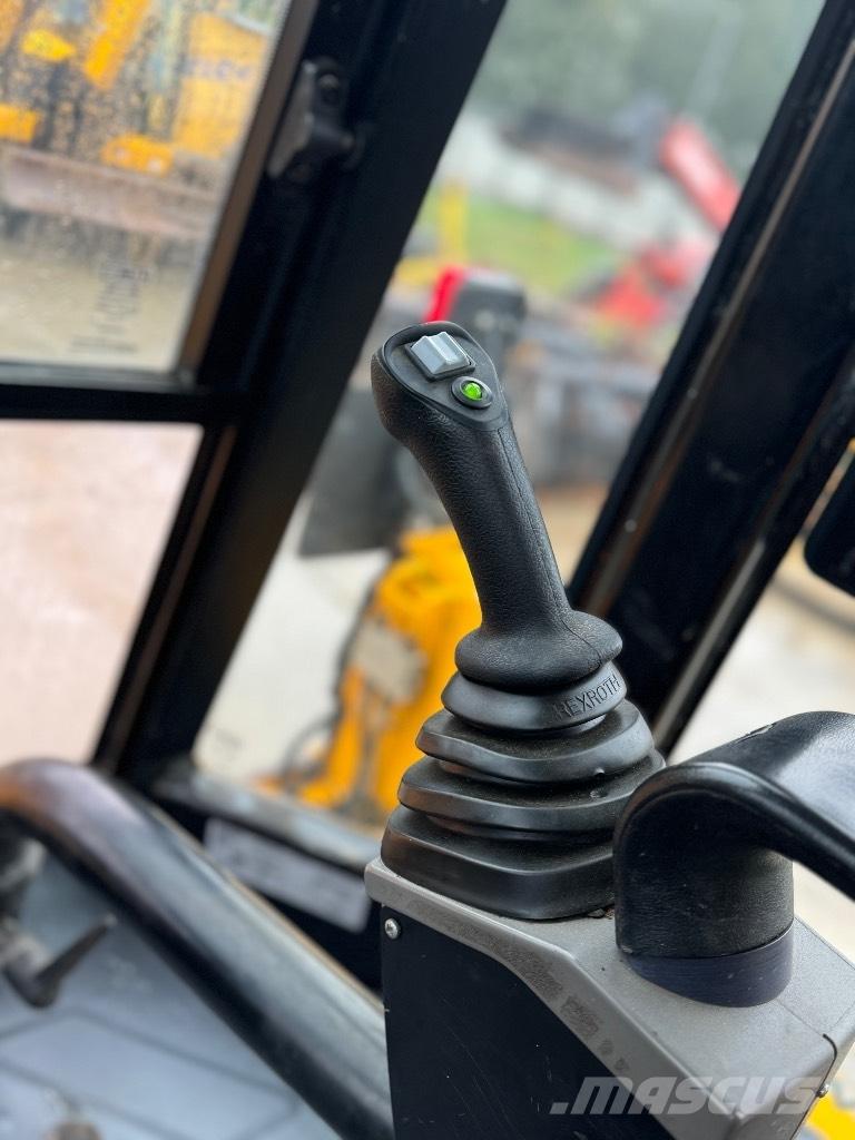 JCB 3 CX / compact Ekskavatori-iekrāvēji
