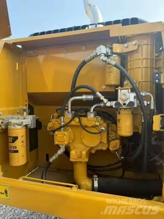 CAT CAT323D2L Vidēja lieluma ekskavatori 7 t - 12 t