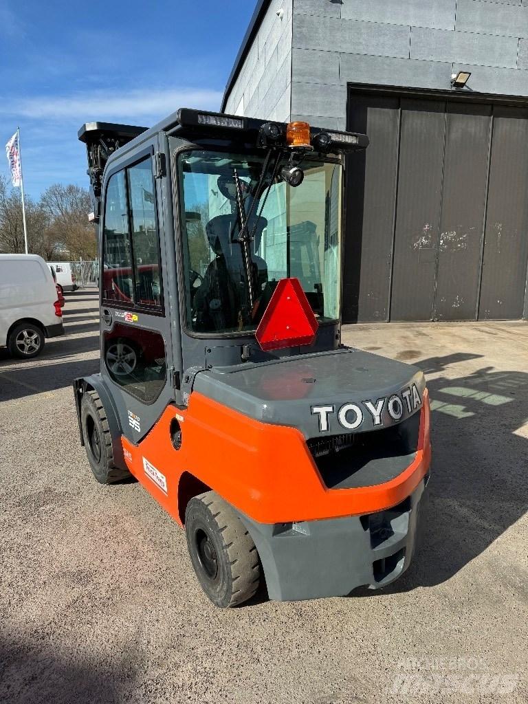 Toyota 52-8FDJF35 Tehnika ar dīzeļa dzinēju