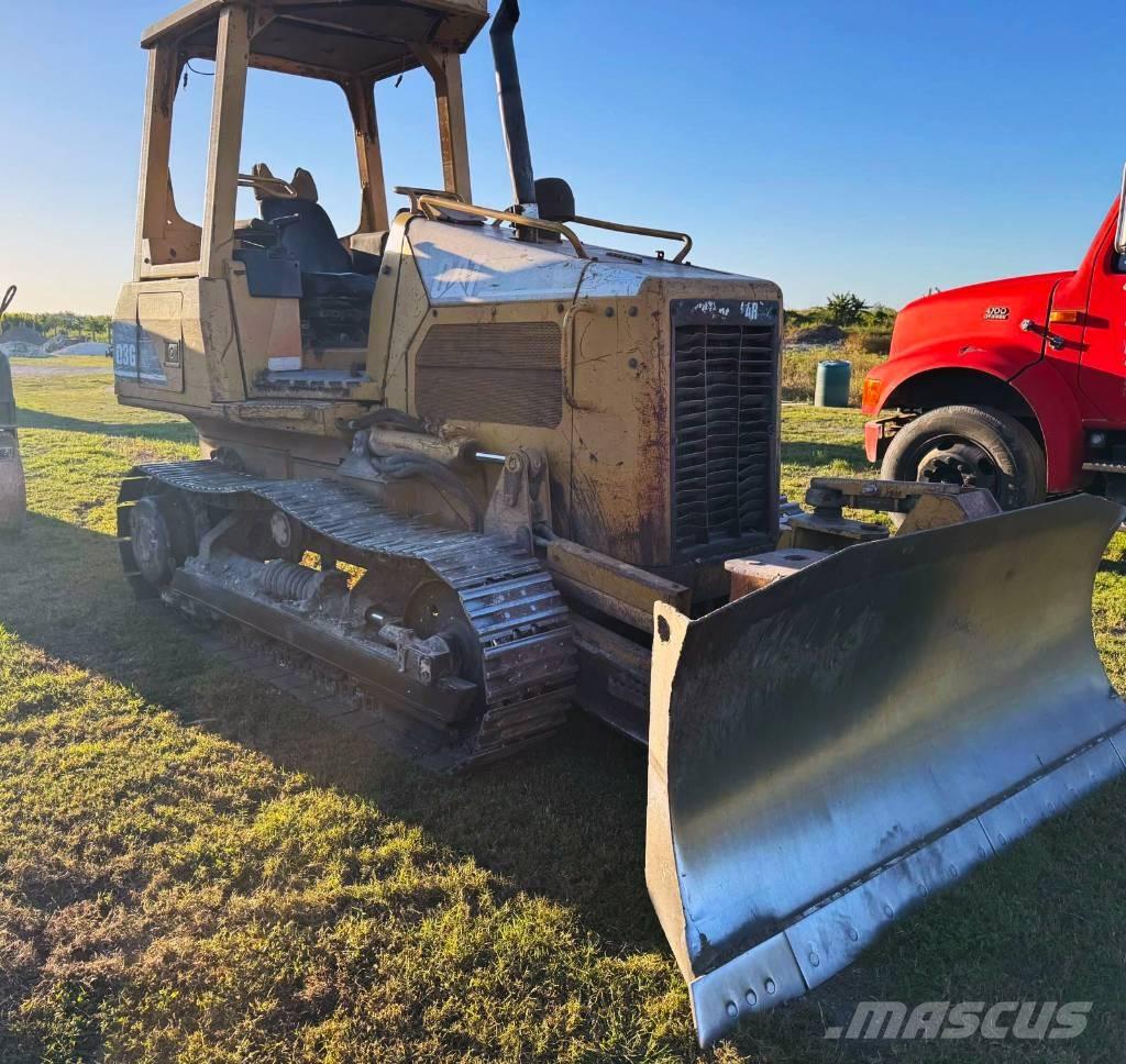 CAT D 3 G Kāpurķēžu buldozeri