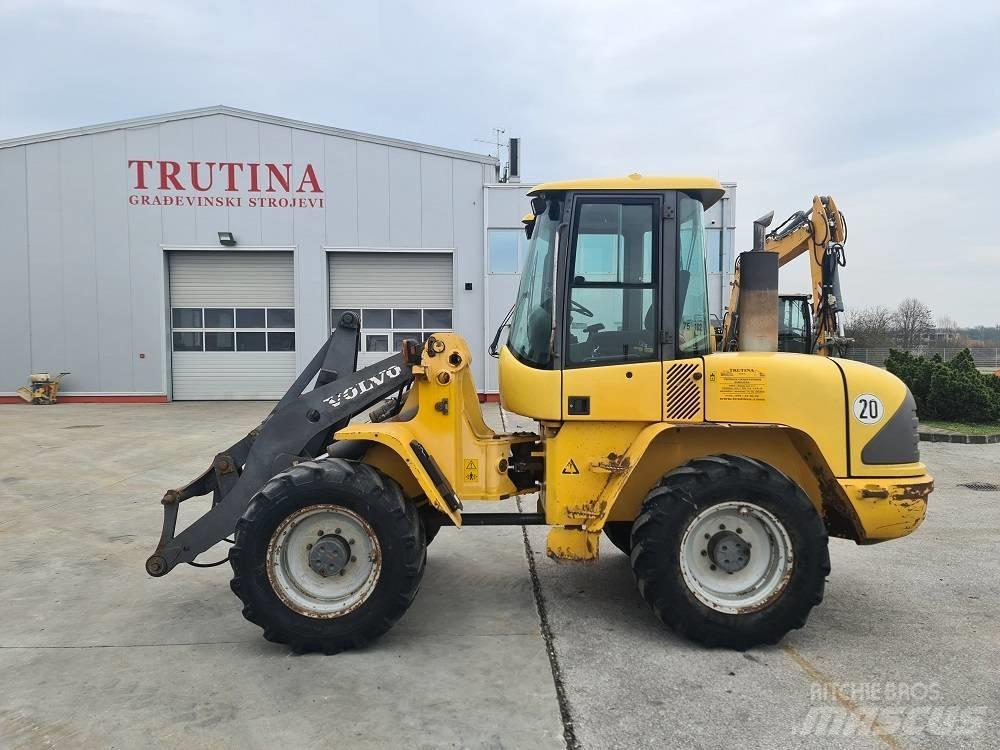 Volvo L 40 B Iekrāvēji uz riteņiem