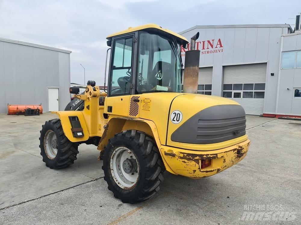 Volvo L 40 B Iekrāvēji uz riteņiem