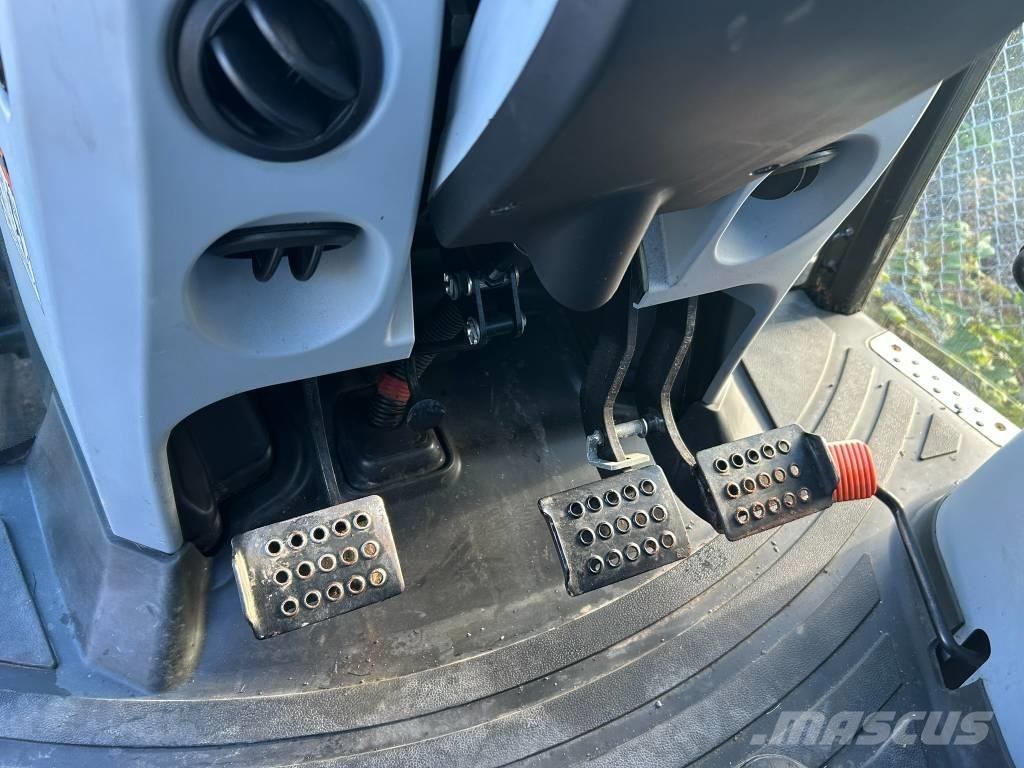 New Holland T 5.105 Traktori