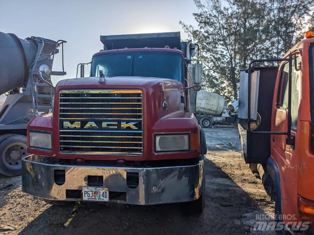 Mack CL 713 Pašizgāzējs