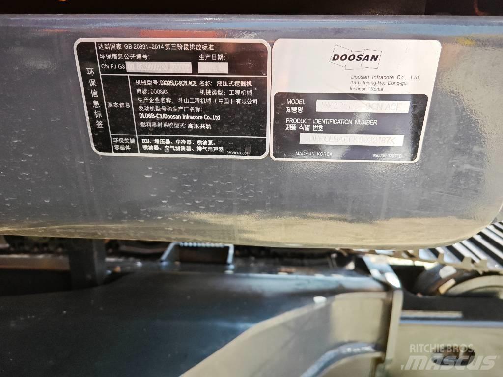Doosan 225 LC Kāpurķēžu ekskavatori