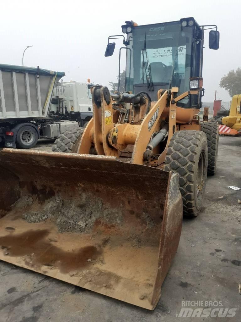 CASE 521 F Iekrāvēji uz riteņiem