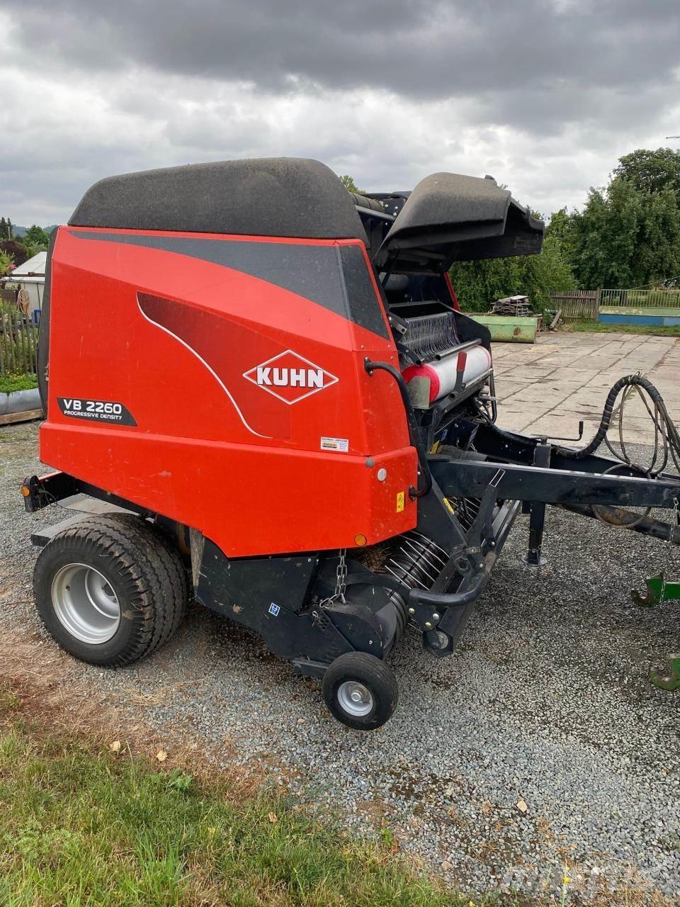 Kuhn VB 2260 Rituļu preses