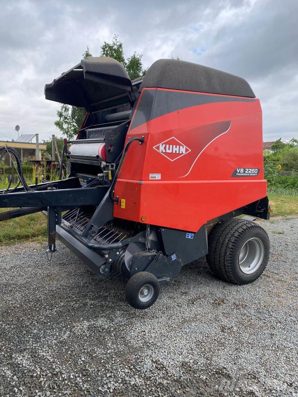 Kuhn VB 2260 Rituļu preses