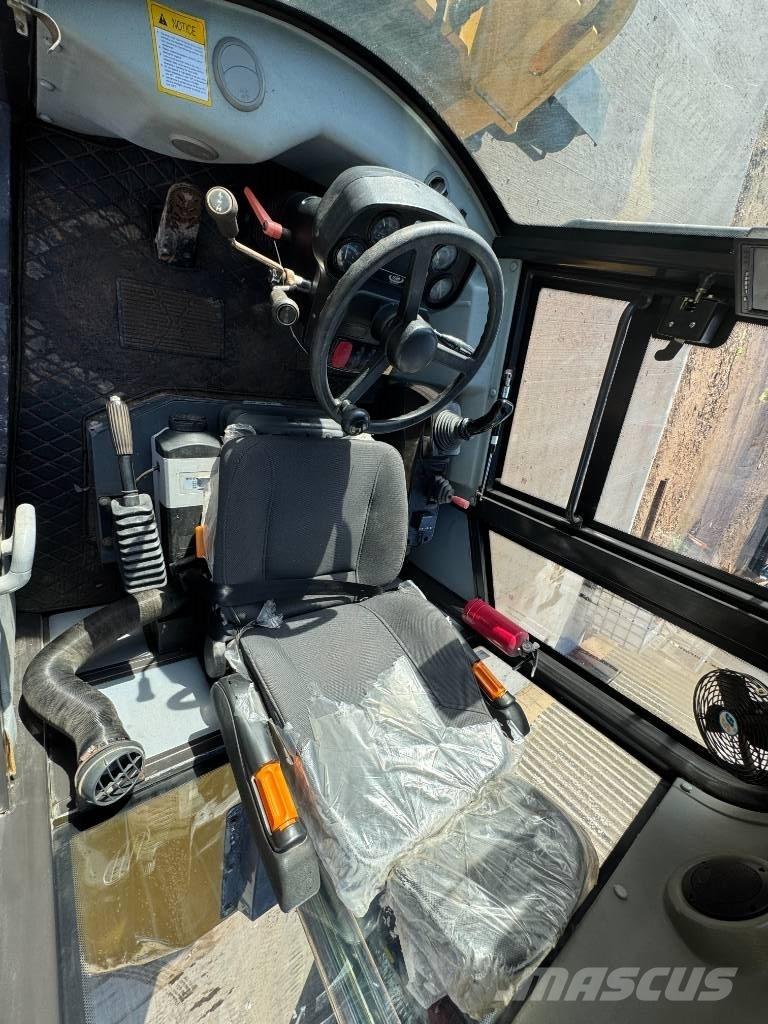 HZM 825 Iekrāvēji uz riteņiem