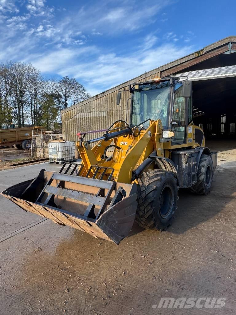 HZM 825 Iekrāvēji uz riteņiem