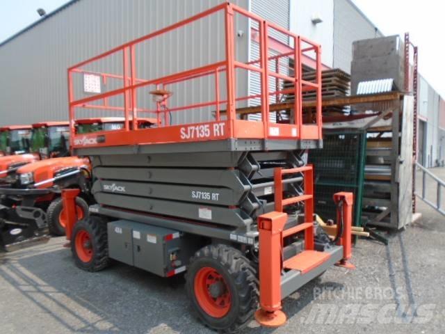 SkyJack SJ 7135 RT Šķerveida pacēlāji
