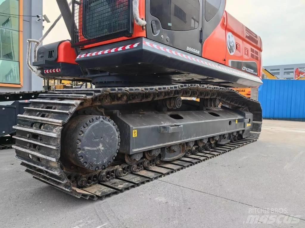 Doosan DX225LC-9C Kāpurķēžu ekskavatori