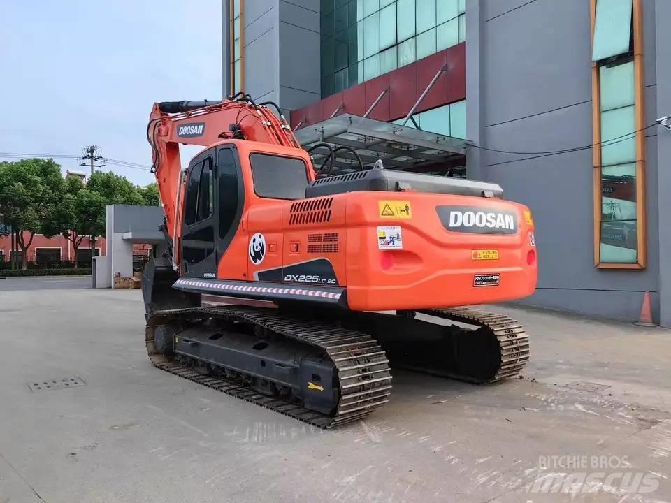 Doosan DX225LC-9C Kāpurķēžu ekskavatori