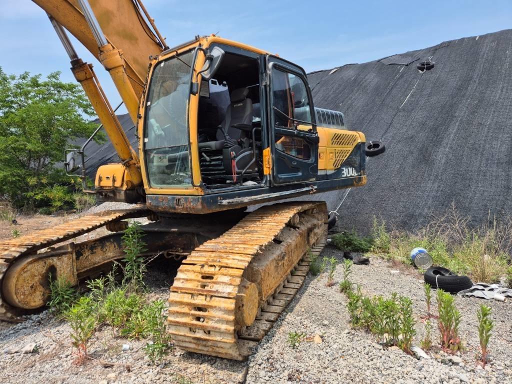 Hyundai Robex 300 LC Kāpurķēžu ekskavatori