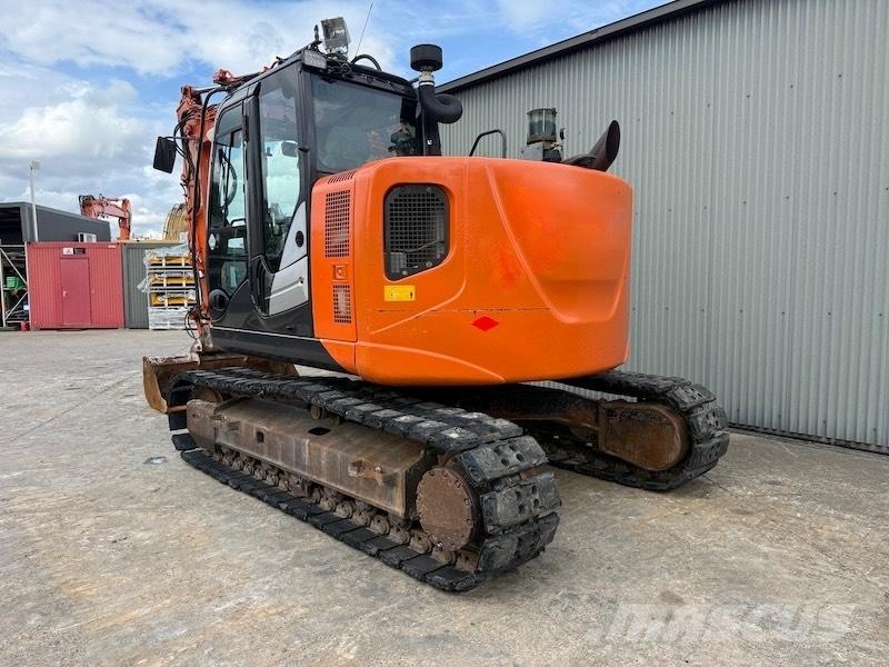 Hitachi ZX 135 US-5B Kāpurķēžu ekskavatori