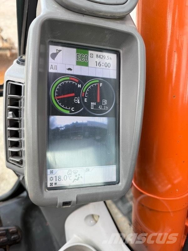 Hitachi ZX 135 US-5B Kāpurķēžu ekskavatori