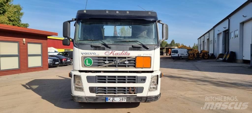 Volvo FM 12 Treileri ar āķi