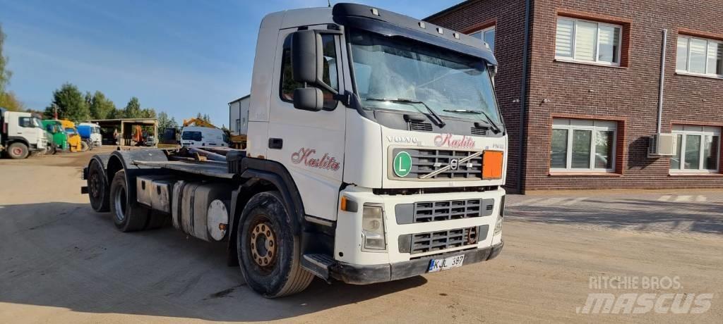 Volvo FM 12 Treileri ar āķi