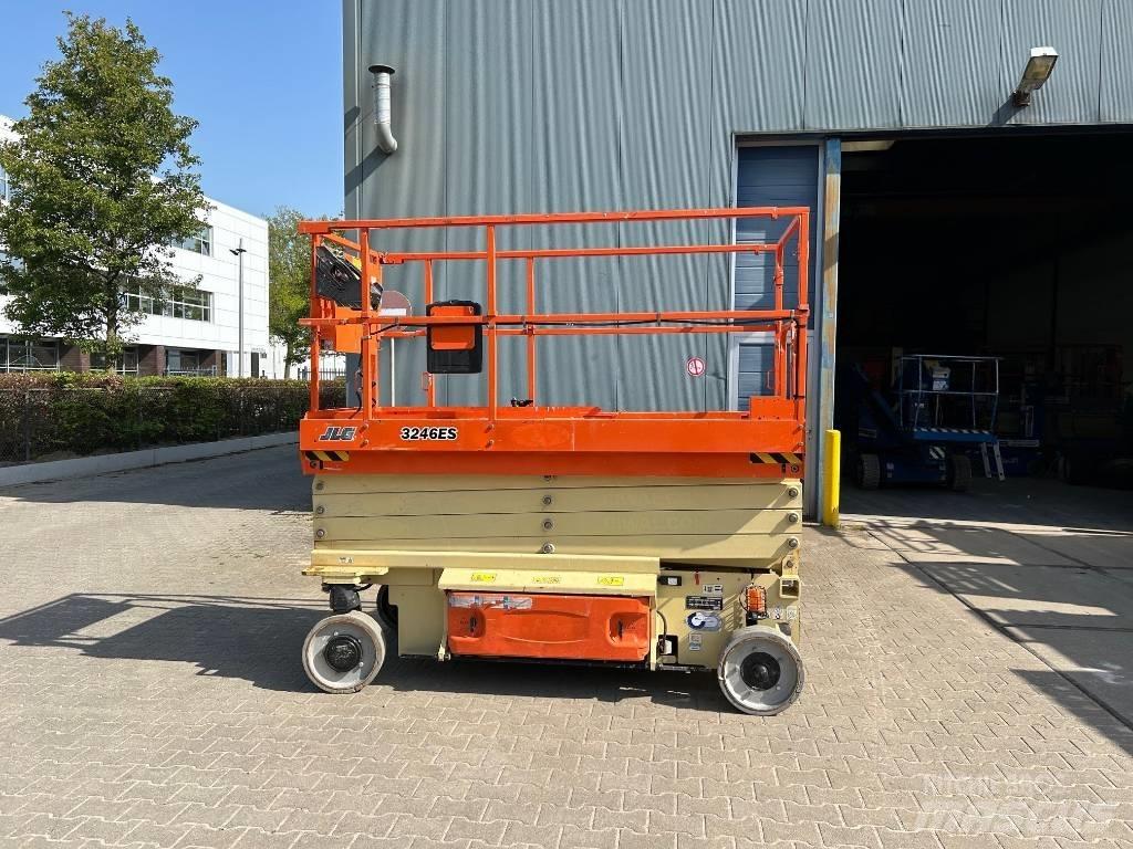 JLG 3246 ES Šķerveida pacēlāji